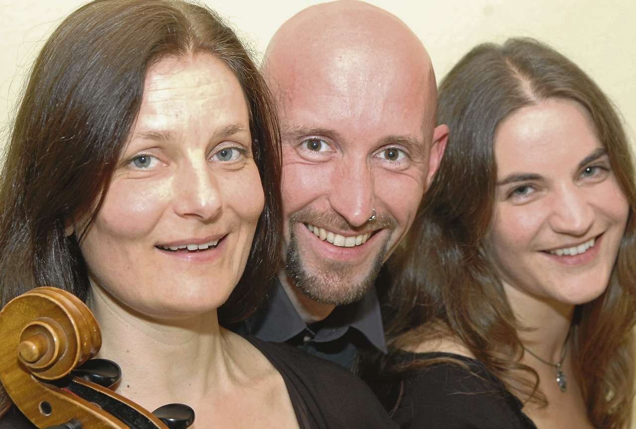 Das Trio Widerklang besteht aus den Musikern Margarete Thyssen (links), ...