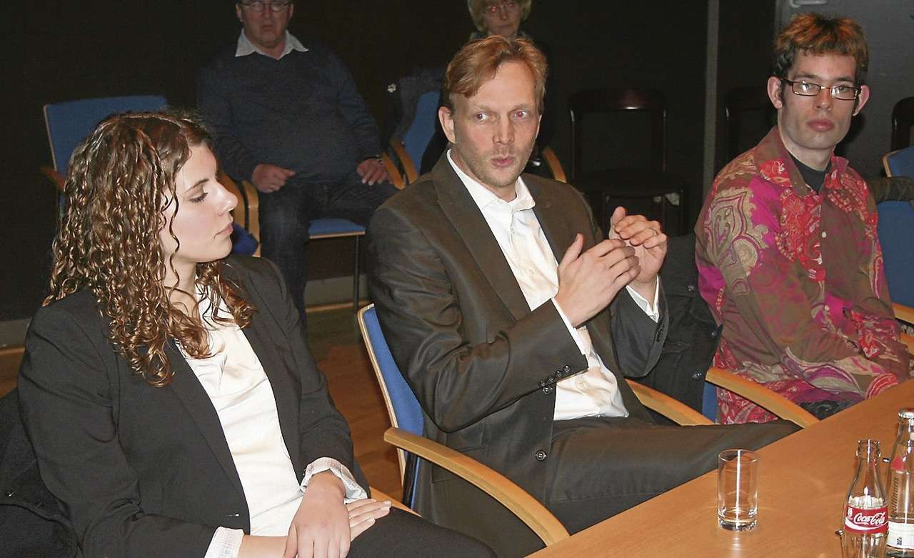 Verwaltung und Veranstalter forcieren Zusammenarbeit: Sascha Jansen (rechts) mit Jasper Barendregt und seiner Kollegin Jona Meyer-Brede.