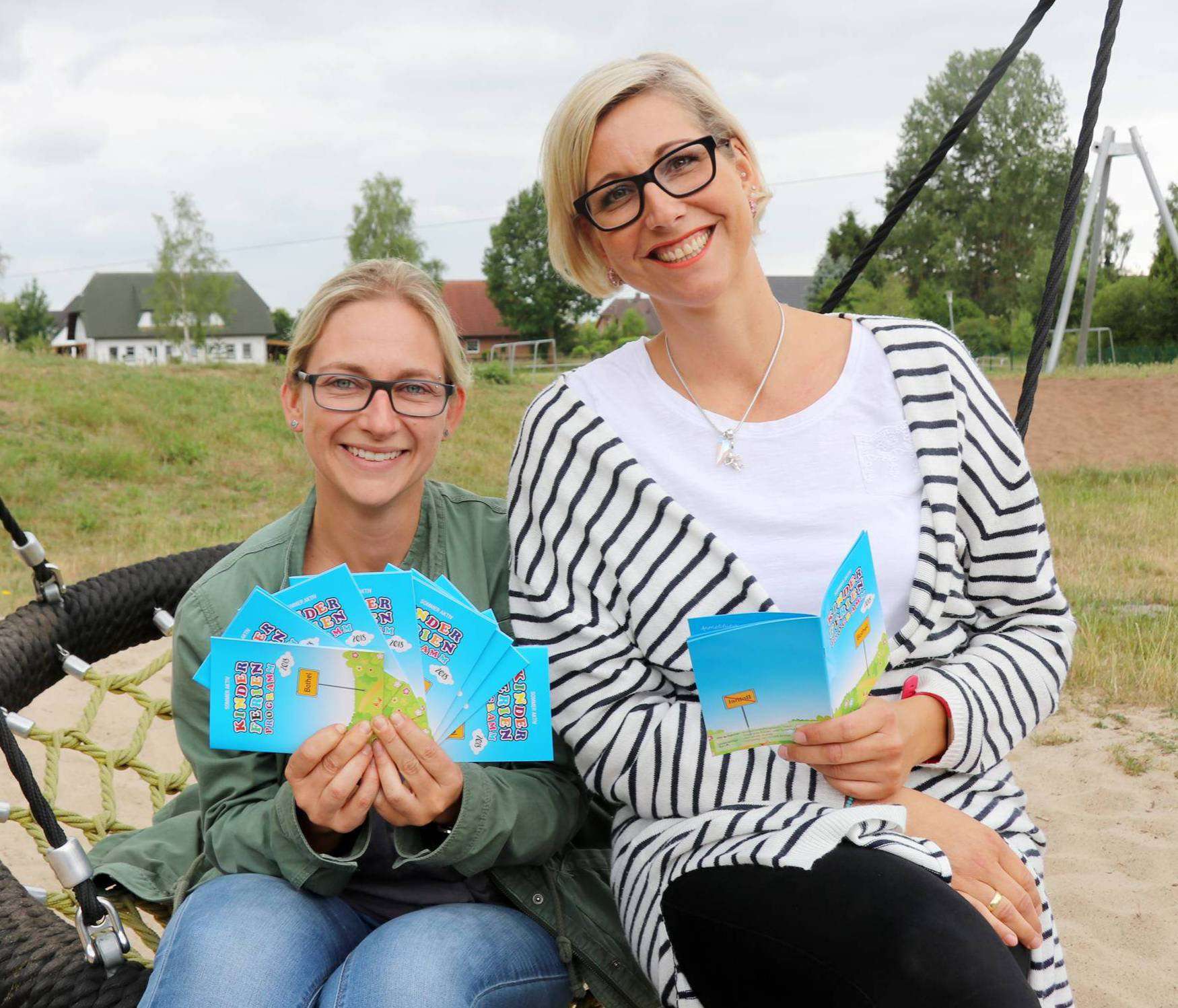 Susanne Harth und Stephanie Baden haben ein abwechslungsreiches Programm für Kinder aller Altersstufen zusammengestellt. Foto: Nina Baucke