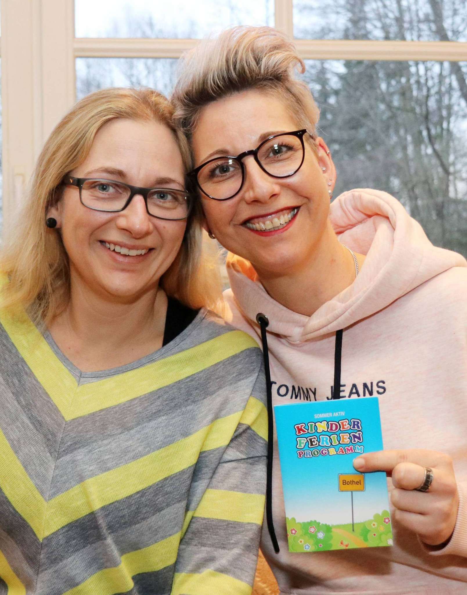 Susanne Harth und Stephanie Baden suchen noch Anbieter, die das Kinderferienprogramm unterstützen wollen. Foto: Nina Baucke