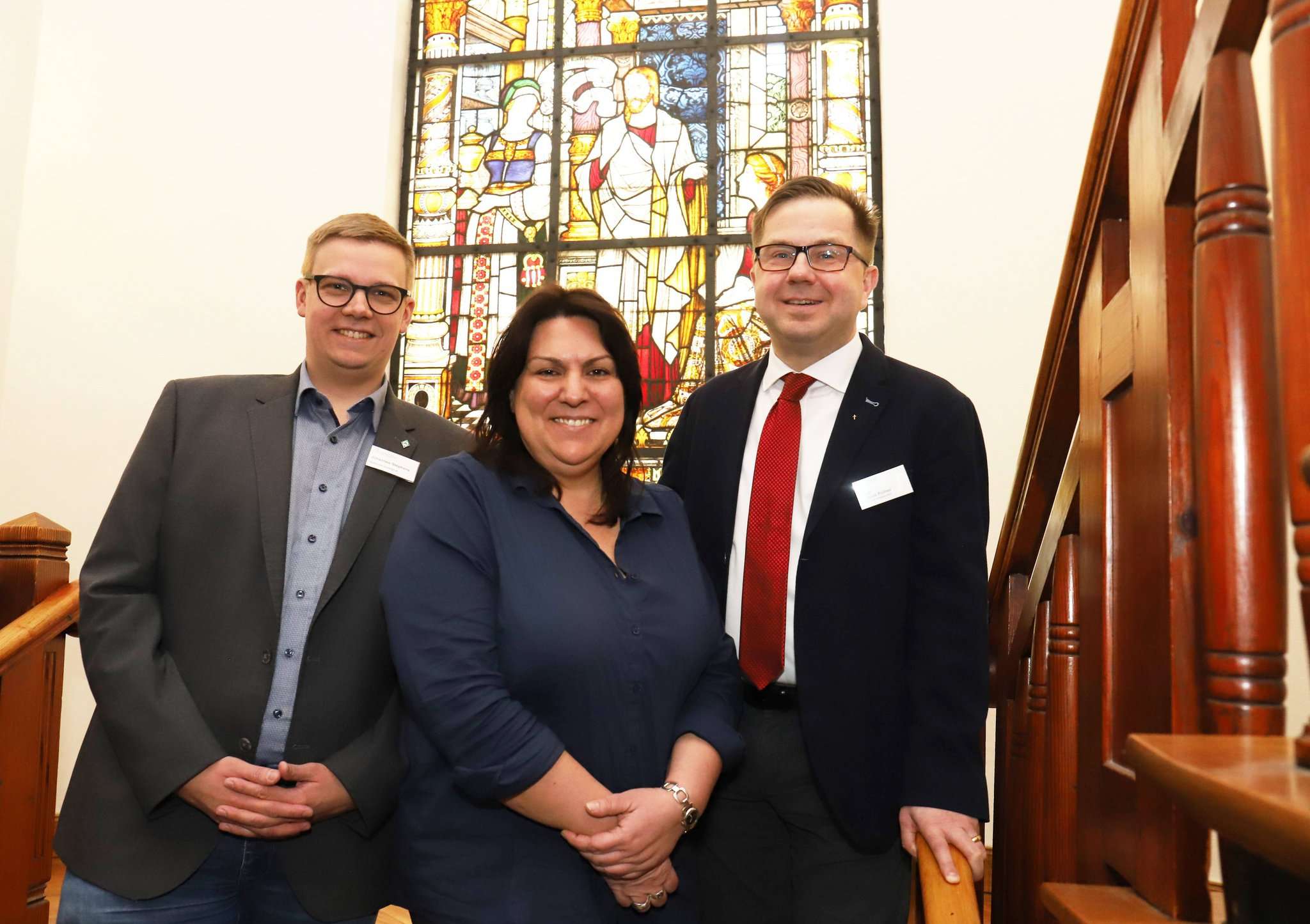 Die Projektleiter Johannes Stephens und Sandra Köbe planen mit dem Vorstandsvorsitzenden Matthias Richter das Hospiz Zum Guten Hirten. 