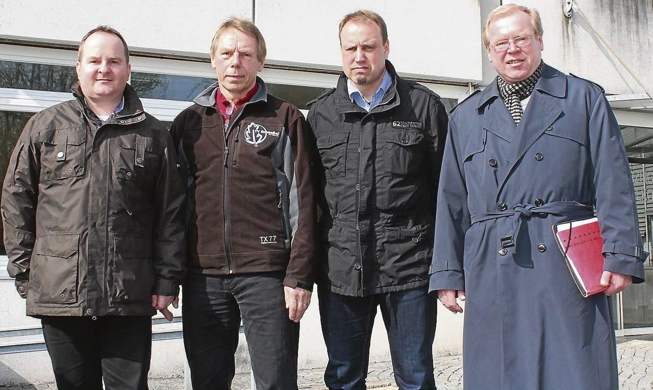 Stefan Behrens (von links), Jörg Schories, Frank Thies (Gemeinde Scheeßel) und Marktplaner Sven Apel
