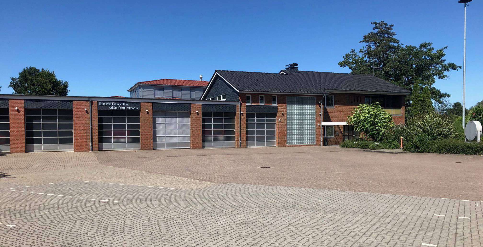 Seit 40 Jahren gibt es das Feuerwehrhaus am Kampweg, nun wurden endlich die sanitären Anlagen erneuert.