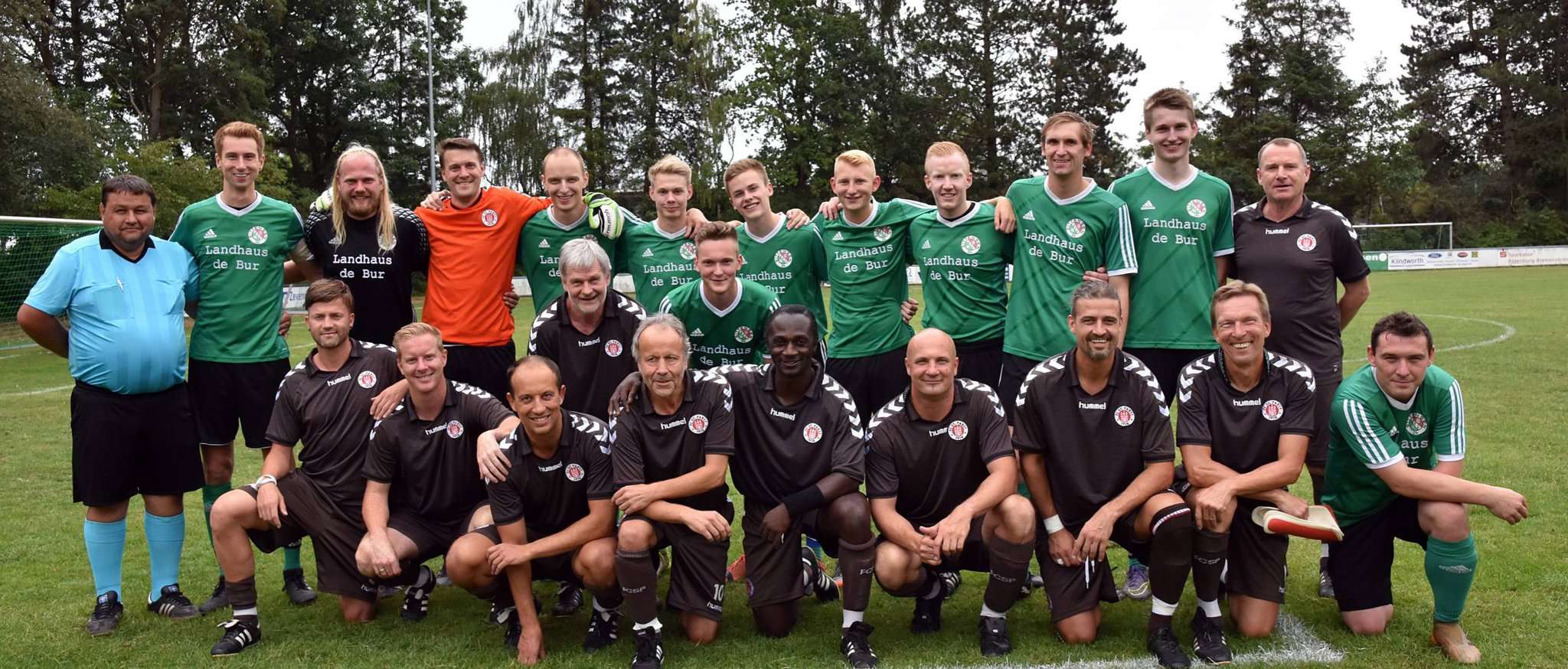 Die neu gegründete Spielgemeinschaft Hamersen/Sittensen hatte die Altstars des FC St. Pauli zu einem Freundschaftsspiel zu Gast.