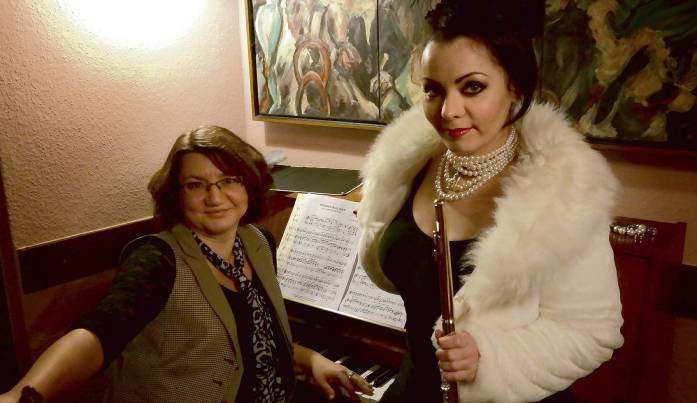 Rita Weiß (Klavier) und Tatjana Kohlbas (Querflöte) sind Grammophon Glamur.