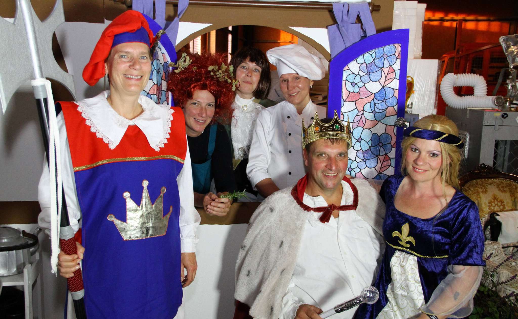 Brigitte Rothfischer (von links), Kathrin Schlohen, Lydia Willenbrock, Tina Reiners, Andreas Taube und Eva Dörk werden die Zuschauer in ein Märchen entführen.