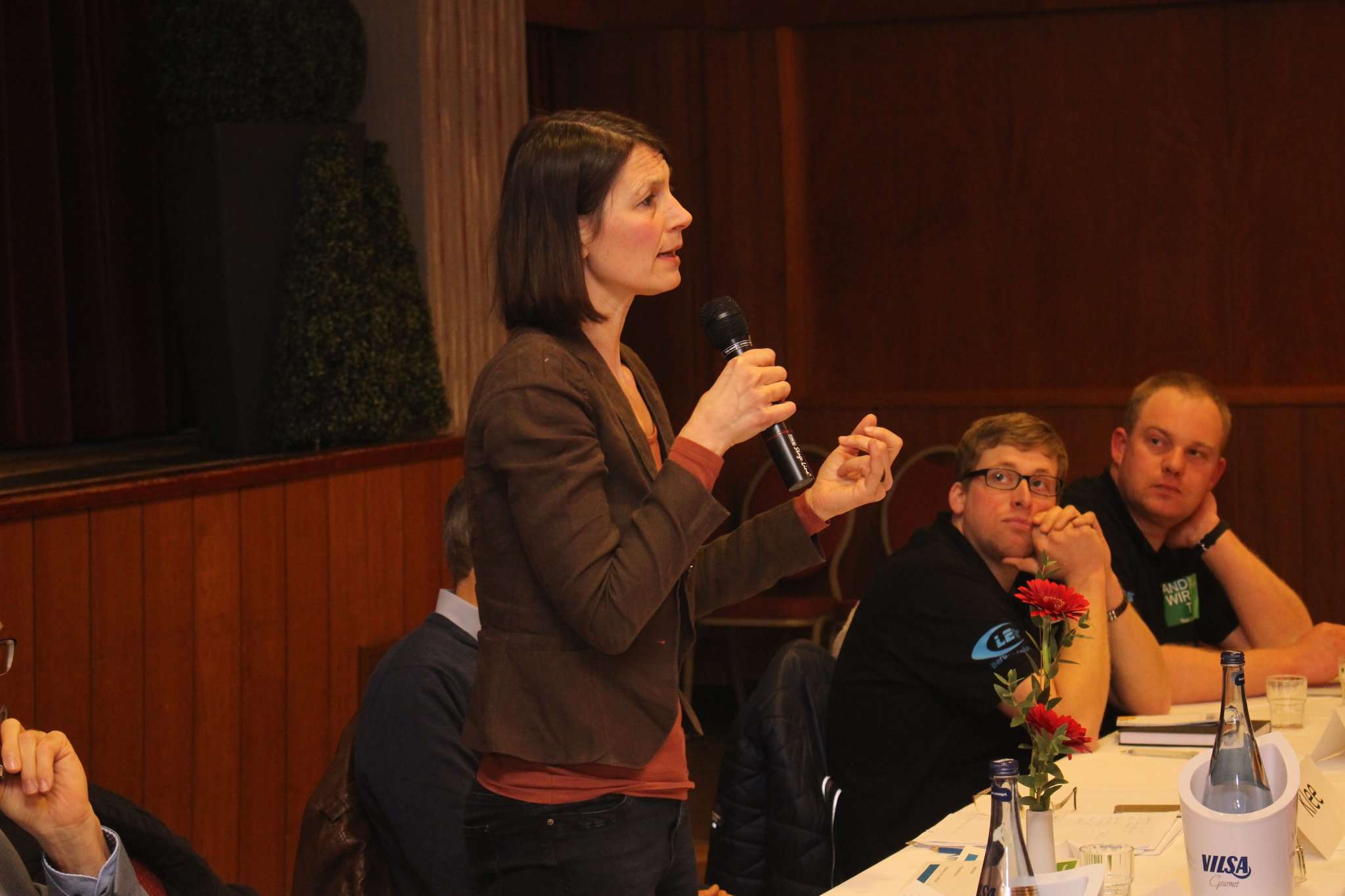 Verschiedene Positionen, aber doch einige Überschneidungen: Grünen-Landtagsabgeordnete Miriam Staudte (von links) mit den Vertretern von 