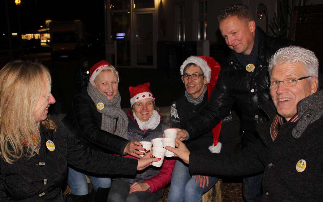 Noch bis zum 21. Dezember schenken Lions-Club-Mitglieder zwischen Combi-Markt und Eisdiele in Visselhövede Glühwein für den guten Zweck aus. 