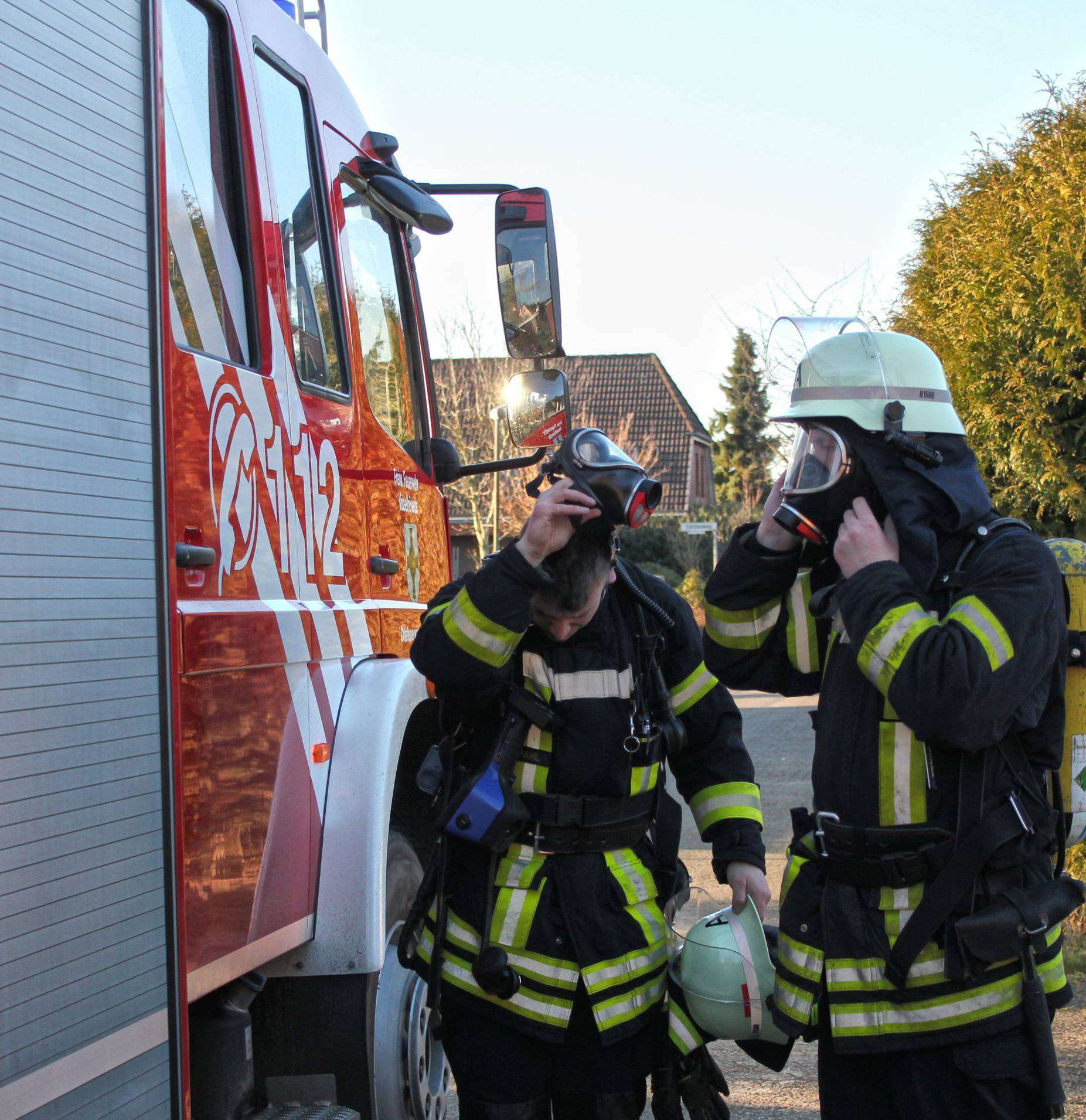 Bei den Brandschützern kamen Atemschutzgeräte zum Einsatz.