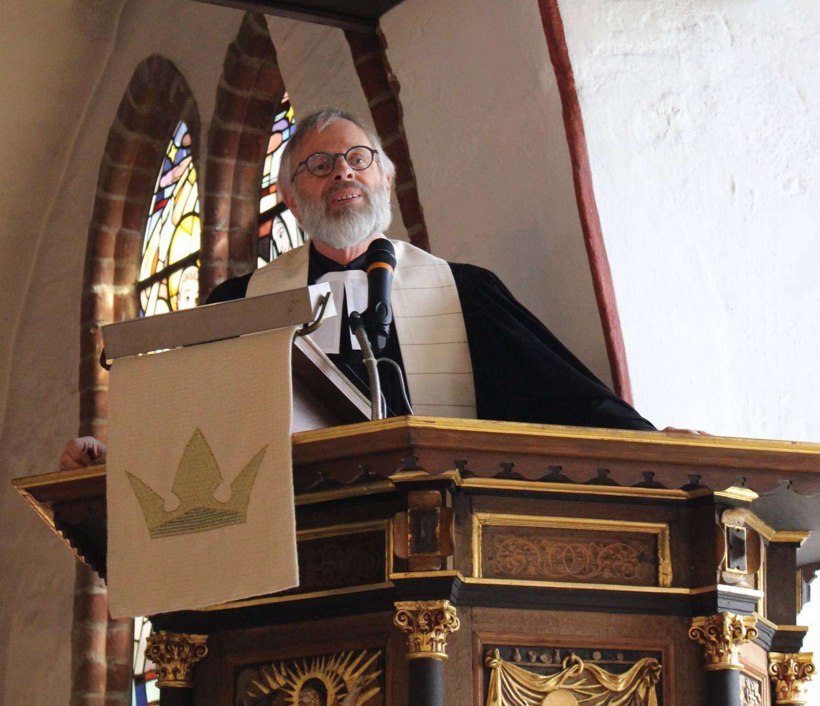 Pastor Peter Thom hielt seine letzte Predigt auf der Kanzel in der St.-Johannis-Kirche.