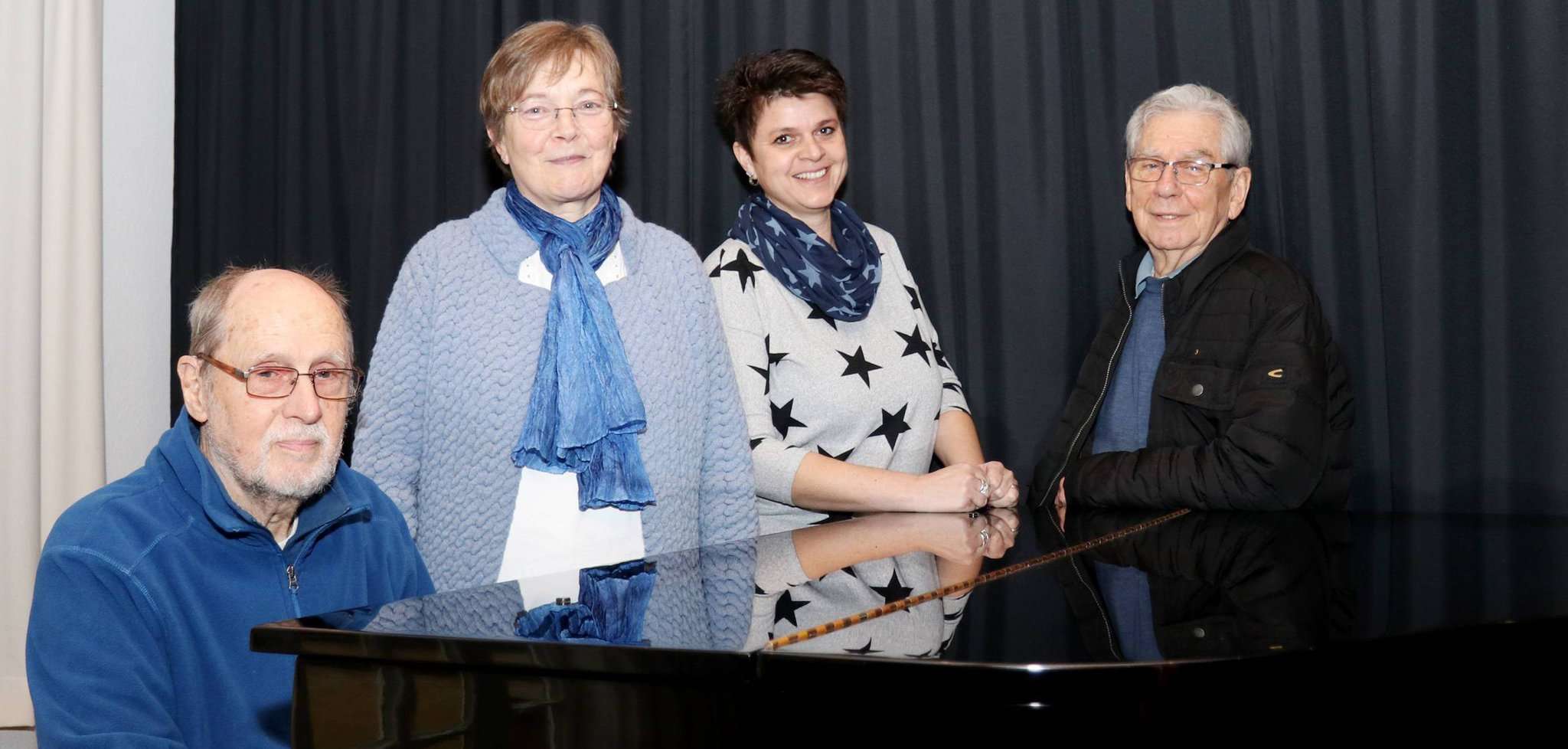 Die Initiatoren des Märchenfests, Wolfram Zindler (von links) und Hanne Meier-Zindler, freuen sich über die Unterstützung von Barbara Schliep und Erhard Grunhold vom Kultur- und Heimatverein. Foto: Nina Baucke