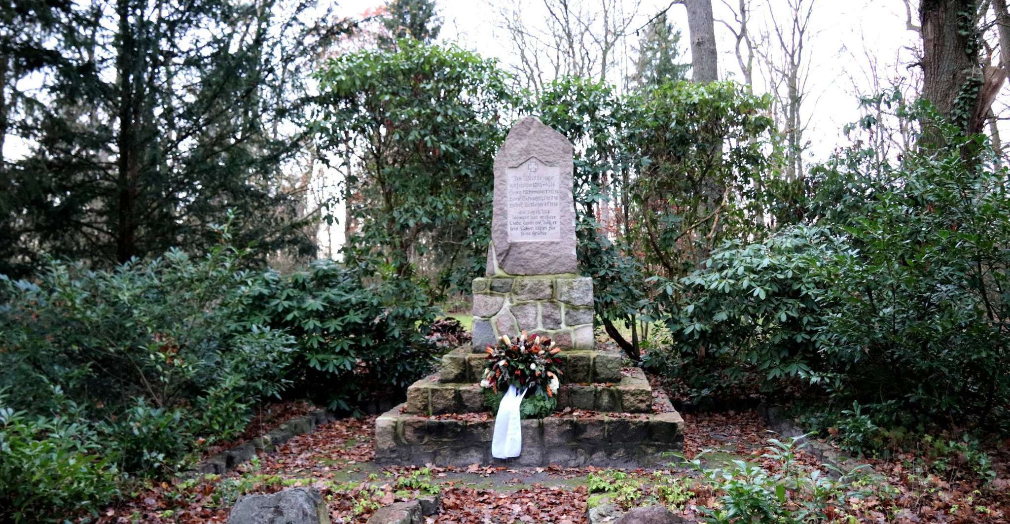 Das Denkmal in Drögenbostel: Dort sollen nun zwei Findlinge dazu kommen. Foto: Nina Baucke