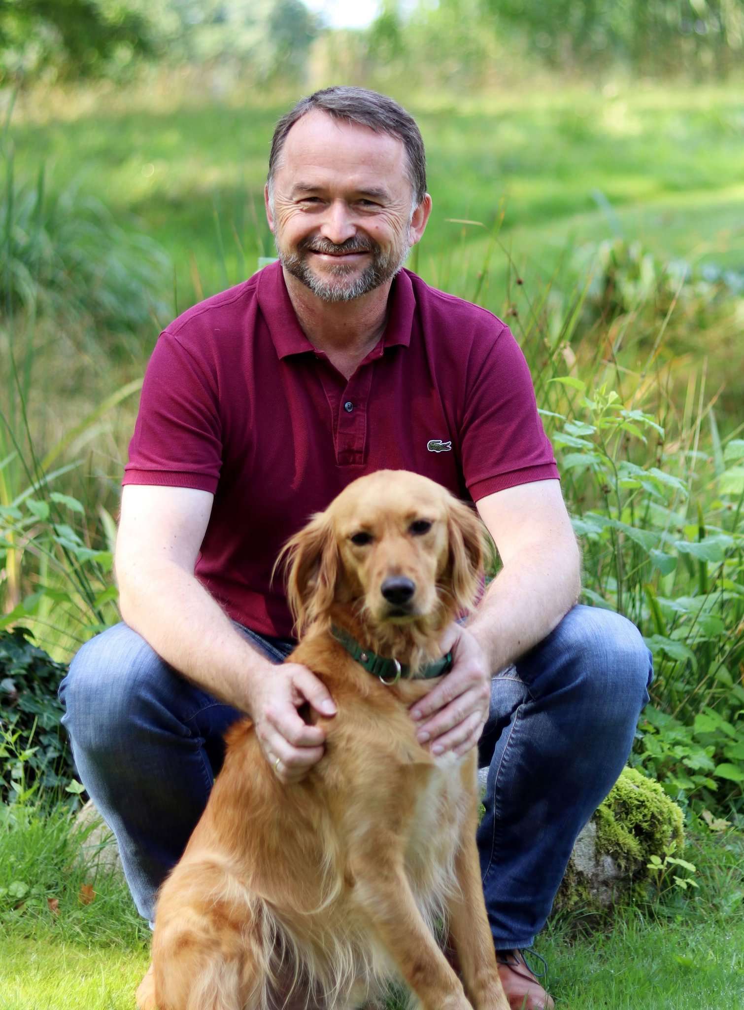 Der tägliche Spaziergang mit Hund Oskar hilft Dirk Eberle beim Entspannen. 