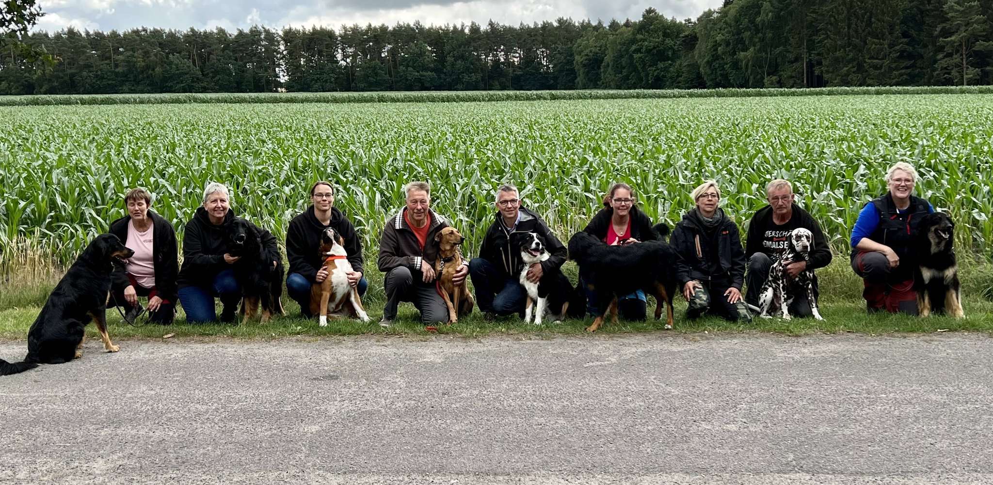 Teilnehmerinnen und Teilnehmer der Begeleithundeprüfung in Visselhövede.