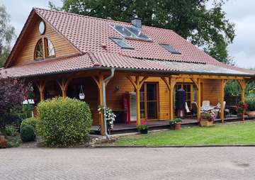 Andreas Röhrs hat sein Holzhaus komplett allein gebaut