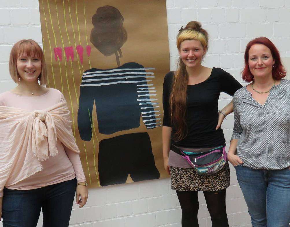 Drei Kunststudentinnen, eine Ausstellung (von links): Alexandra Kneßel, Helena Hagedorn und Petra Beuershausen. Foto: Elke Keppler-Rosenau