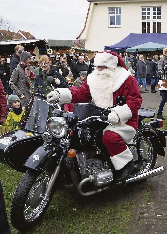 Von wegen, Schlitten: In Bassen kommt der Weihnachtsmann mit dem Bike.