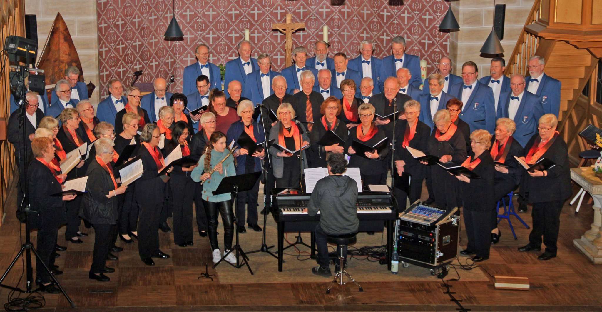 Die Oytener Liederfreunde und der Bremer Polizeichor gaben ein gemeinsames Konzert in der St. Petri Kirche in Oyten.