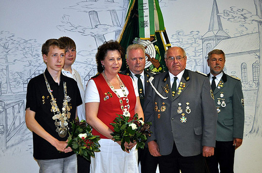 Raphael Bischoff, Arne Willenbrock, Meike Willenbrock (Wörpering-Königin), Kurt Rieckenberg (Wörpering-Präsident), Gerhard Heidmann, Helmut Ruschmeyer (von links)