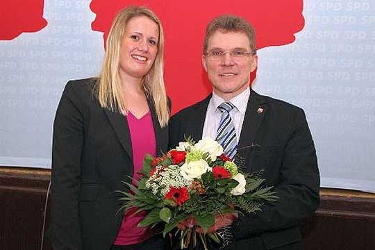    Jürgen Kuck (im Bild mit der stellvertretenden Unterbezirksvorsitzenden Christina Janz) ist Landtagskandidat der SPD im Wahlkreis 60, Osterholz          Foto: az