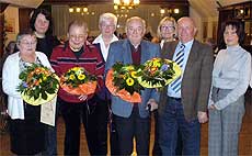Die Vorsitzende des Sozialverbandes Posthausen-Fischerhude, Gerhild Grabowski (rechts), mit den geehrten Mitgliedern und dem Vorstand