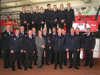 Die geehrten und beförderten Rotenburger Feuerwehrleute mit Erster Stadträtin Ute Scholz          Foto: Olthoff