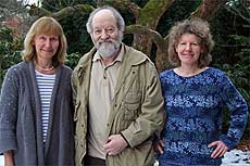 Wollen aufs Thema biologische Vielfalt aufmerksam machen (von rechts): Elisabeth Dembowski, Hein Benjes und Irmtraut Lalk-Jürgensen  Foto: Woyke