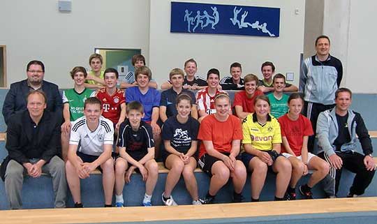   Die Teilnehmer am Junior-Coach-Programm des Niedersächsischen Fußballverbands in der Fintauschule Lauenbrück