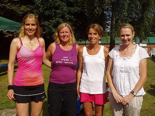 Die Damen-30-Spielerinnen: Annette Lesemann (links), Tanja Witt, Nicole Kühn-Richter und Kristine Bremenkamp