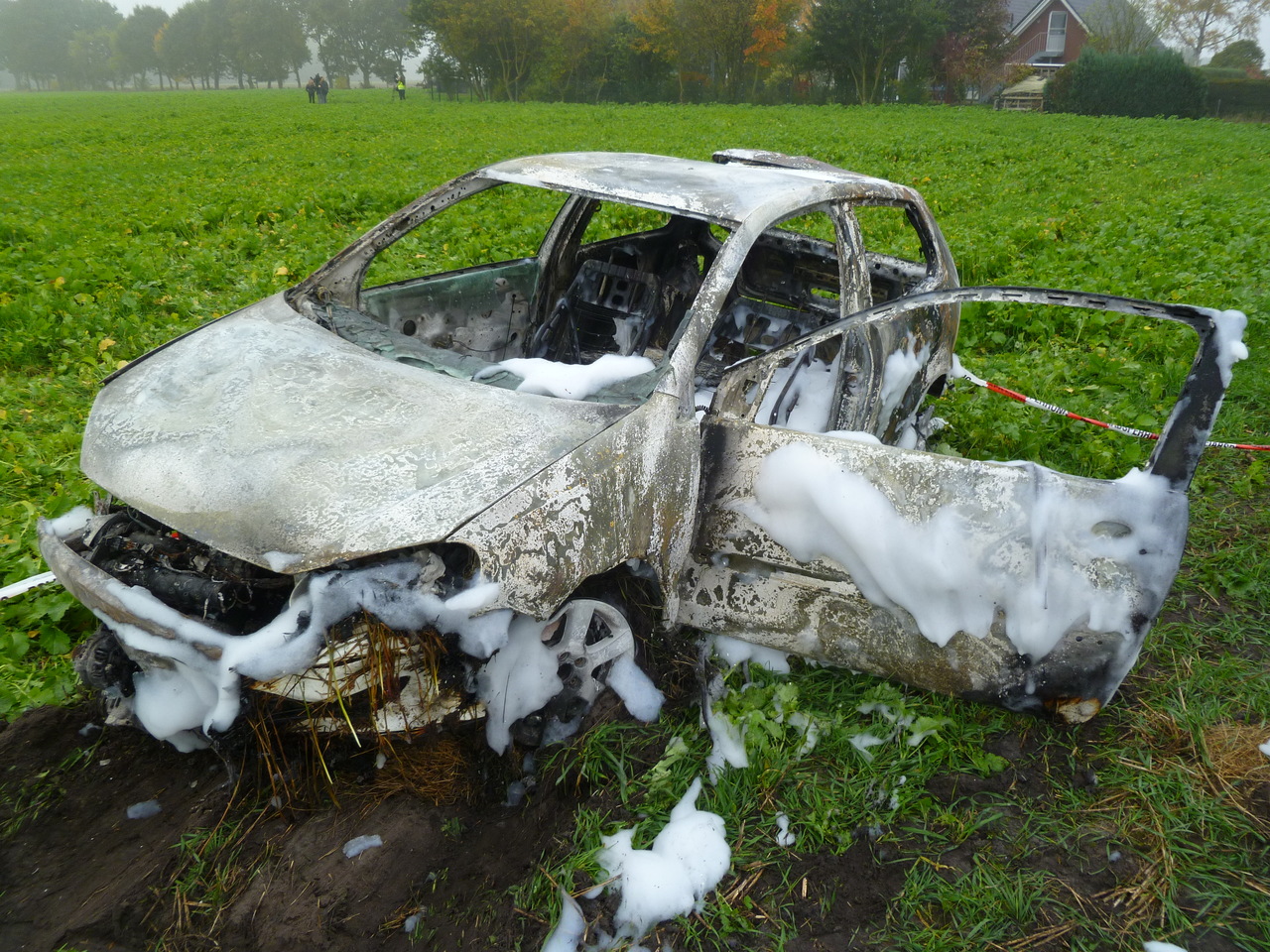 Der VW Polo von der verunfallten 30-Jährigen war am frühen Morgen bei Barteldsdorf ausgebrannt aufgefunden worden. Von der Fahrerin war zu dem Zeitpunkt noch keine Spur.