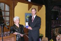 Christine Behrens erhält das Verdienstkreuz Erster Klasse des Niedersächsischen Verdienstordens  Foto: Lehmann