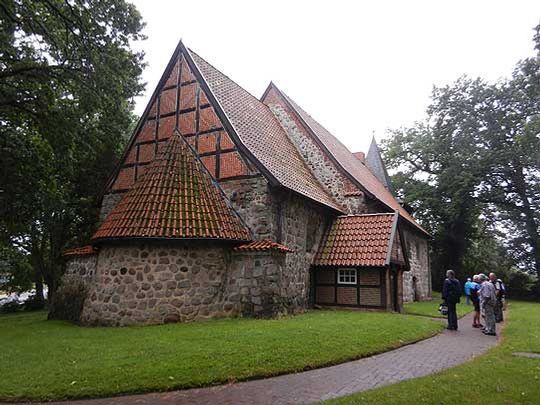 Ein echtes Prachtstück: Die 1.100 Jahre alte Katharinenkirche in Bliedersdorf war jüngst das Ziel eines Ausflugs der Aktiven vom Scheeßeler Männertreff