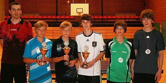 Teilnehmer der Jungenvereinsmeisterschaften (von links): Trainer Thomas Jaschinski, Simon Stäwen, Christoph Stäwen, Mads Noah Haar, Lennard Kunde und Sebastian Glüsen