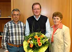 Der neue Ahauser Bürgermeister (Mitte) mit seinen Stellvertretern           Foto: Plage
