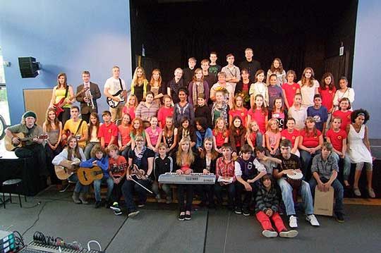Mehr als 100 Schüler des Sottrumer Gymnasiums sorgten dafür, dass das Sommerkonzert ein voller Erfolg wurde