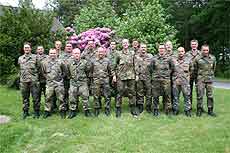 Gruppenfoto mit Chef: Die Führungskräfte des Visselhöveder Bataillons mit Generalmajor Gerhard Stelz (vorne Mitte)    Foto: Hartmann